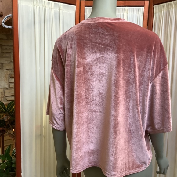 Loveriche Rose/Pink Velour Top With Front Pocket Size Large - Picture 3 of 8